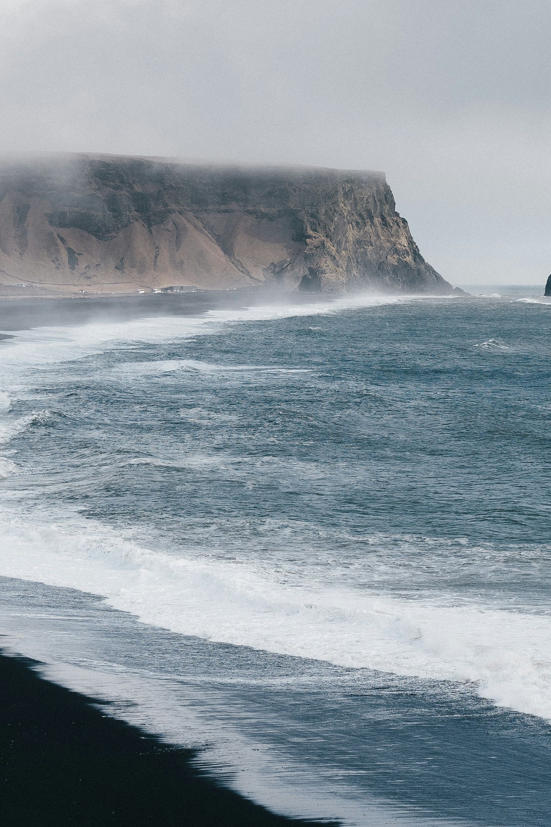 Tengerpart felhős égbolttal