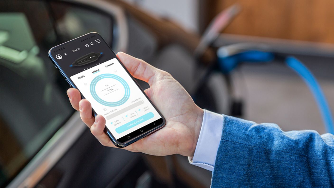 A mobiltelefon kijelzője töltési statisztikákkal